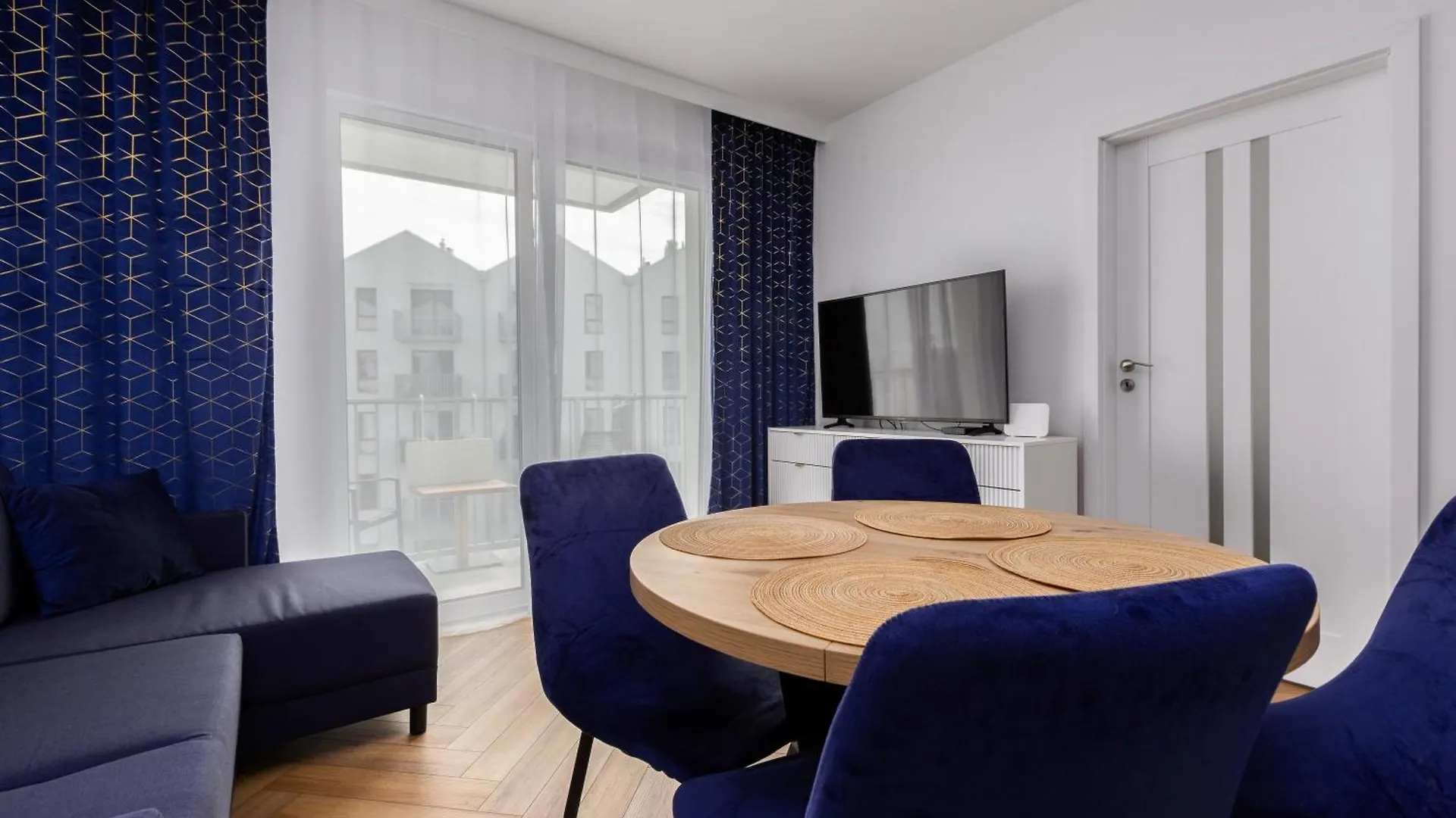 Skandinavia Deluxe Apartment contacts
